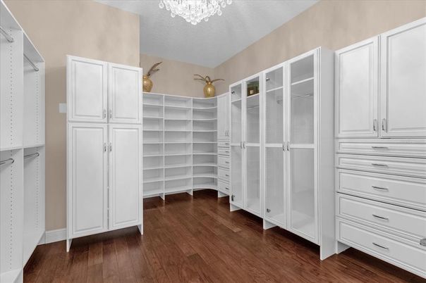 Interior, Walk-in Closets, Wood Texture Flooring