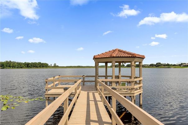 Exterior, Lake