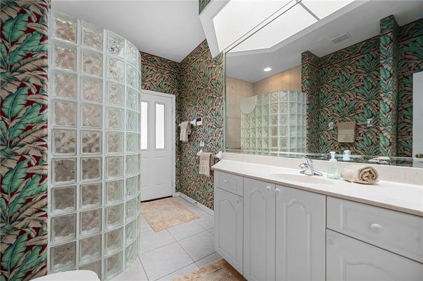 Bathroom, Interior, Recessed Lighting