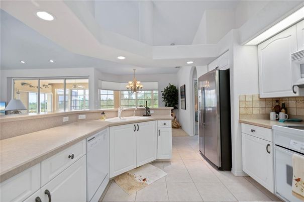 Chandelier, Interior, Kitchen, Recessed Lighting, Stainless Steel Appliances