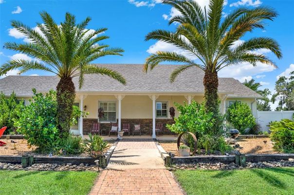 Exterior, Facade, Ranch