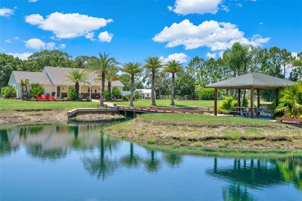 Exterior, Lake