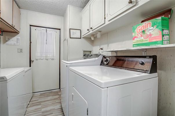 Interior, Washer, Wood Texture Flooring