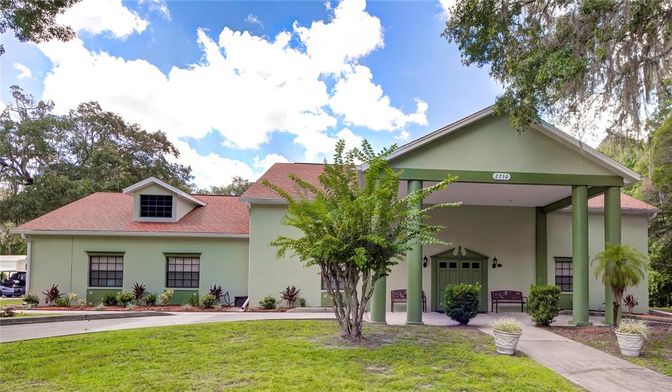 Exterior, Facade, Ranch