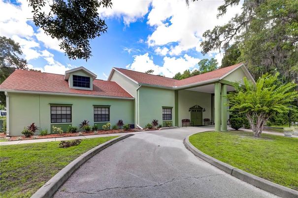 Exterior, Facade, Ranch