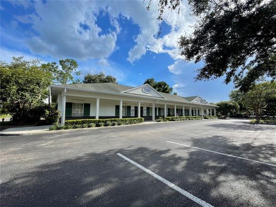 Exterior, Facade, Ranch