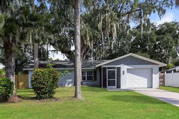 Attached, Exterior, Facade, Ranch