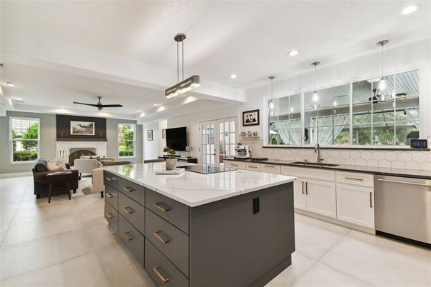 Interior, Kitchen, Living room, Pendant Lights, Recessed Lighting, Stainless Steel Appliances