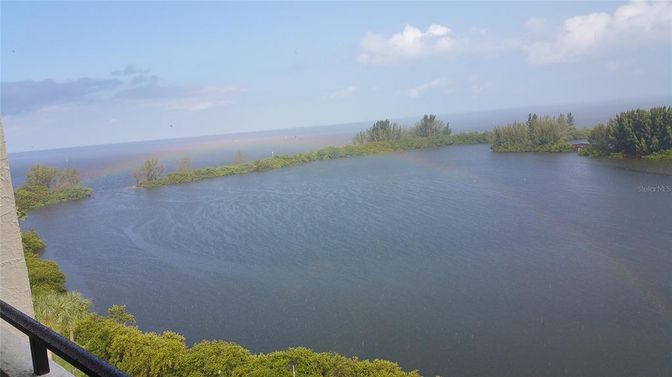 Exterior, Lake