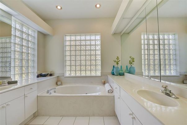 Bathroom, Dual Sink Vanities, Interior, Recessed Lighting