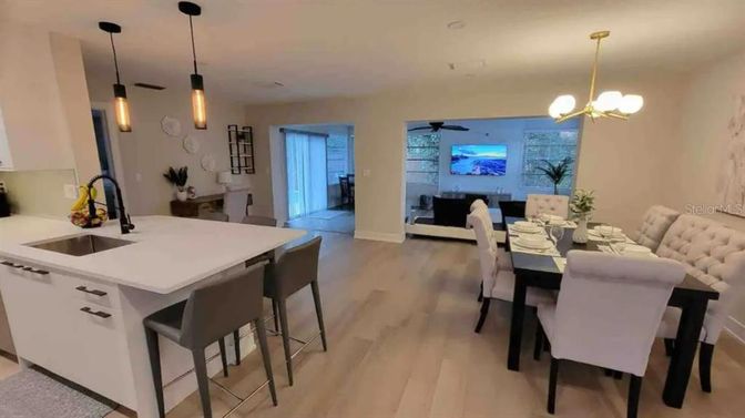 Dining room, Interior, Kitchen, Pendant Lights, Wood Texture Flooring