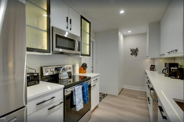 Interior, Kitchen, Recessed Lighting, Wood Texture Flooring