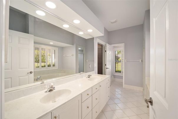 Bathroom, Dual Sink Vanities, Interior, Recessed Lighting
