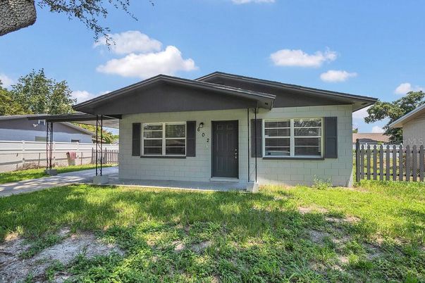 Exterior, Facade, Ranch