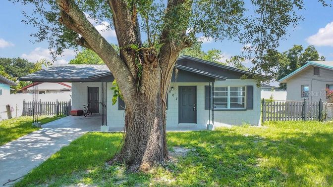 Backyard, Exterior, Facade, Ranch