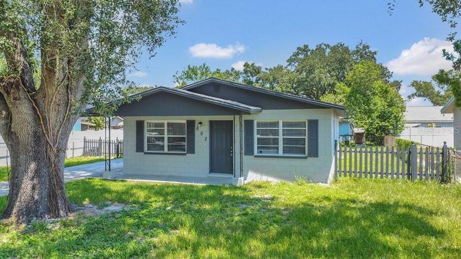 Backyard, Exterior, Facade, Ranch