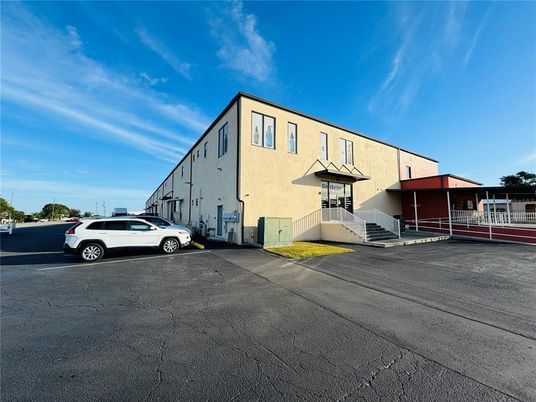 Exterior, Facade, Modern