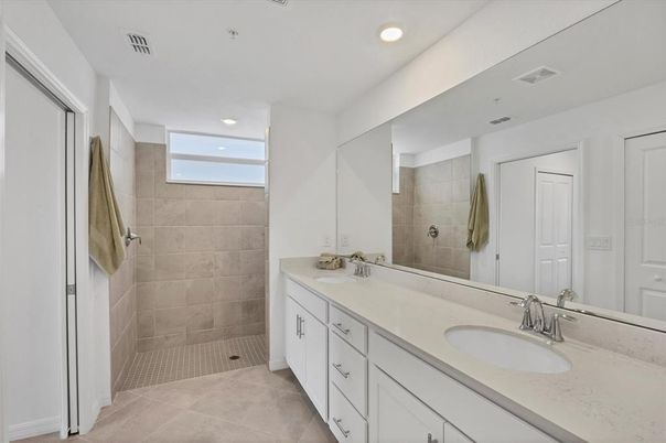 Bathroom, Dual Sink Vanities, Interior, Recessed Lighting