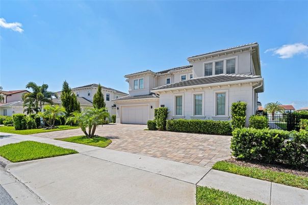 Attached, Exterior, Facade, Mediterranean