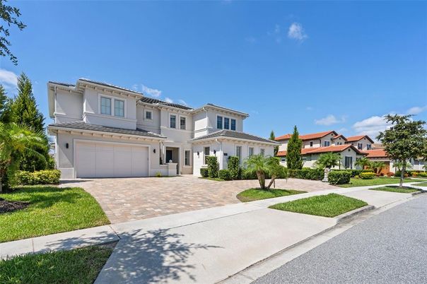 Attached, Exterior, Facade, Mediterranean