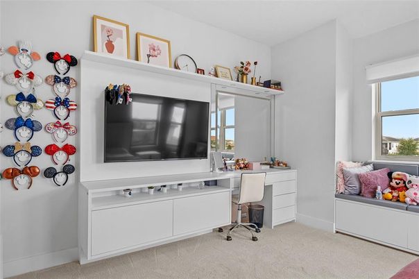 Home Office, Interior