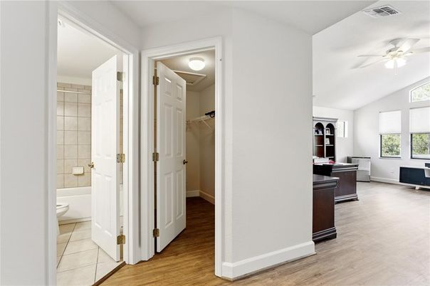 Bathroom, Interior, Piano, Wood Texture Flooring