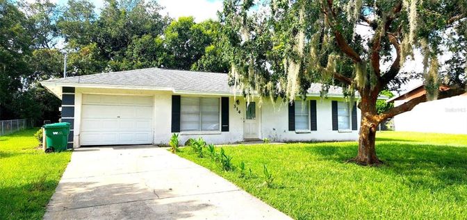 Attached, Exterior, Facade, Ranch