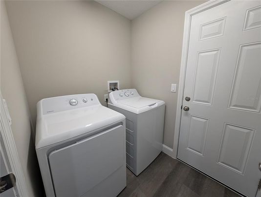 Interior, Washer, Wood Texture Flooring