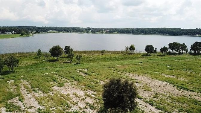 Exterior, Lake