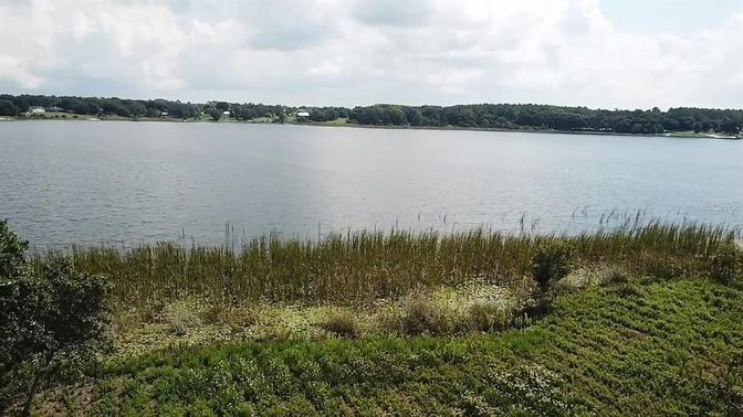 Exterior, Lake