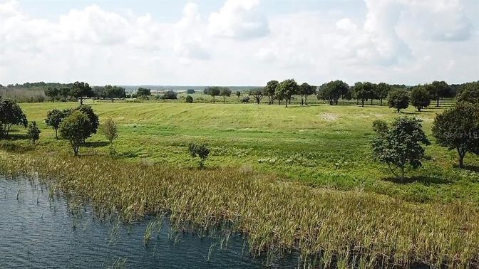 Exterior, Lake