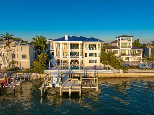 Exterior, Lake