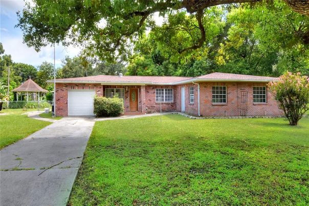 Attached, Exterior, Facade, Brick Facade, Ranch