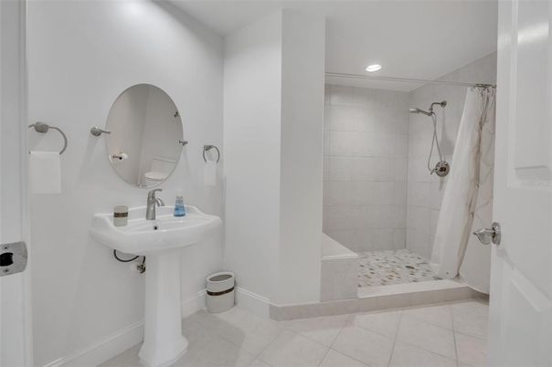 Bathroom, Interior, Recessed Lighting