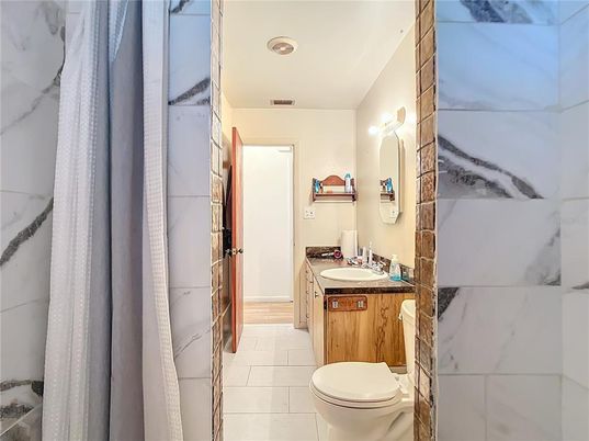 Bathroom, Interior, Recessed Lighting