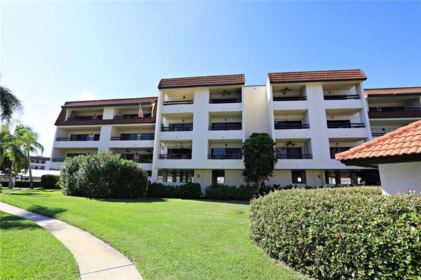 Backyard, Exterior, Facade, Condo Building
