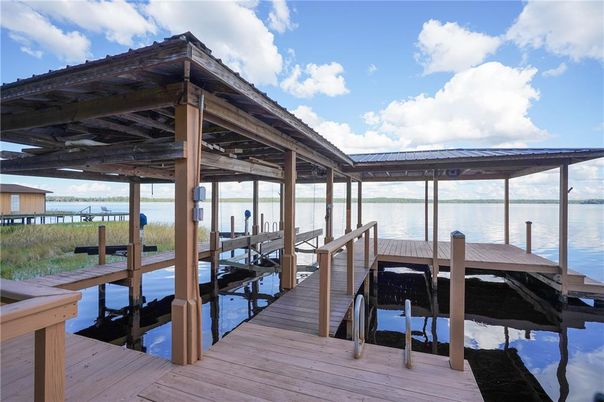 Exterior, Lake