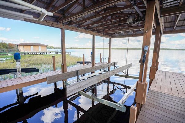 Exterior, Lake