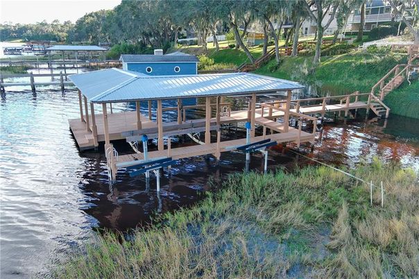 Exterior, Lake