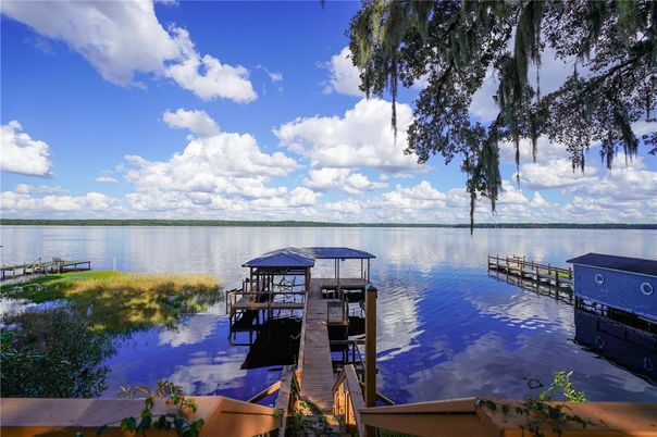 Exterior, Lake