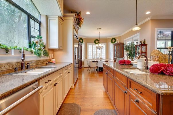 Chandelier, Dining room, Interior, Kitchen, Pendant Lights, Recessed Lighting, Wood Texture Flooring