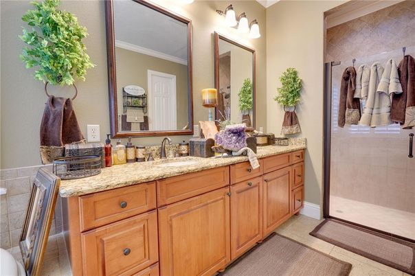 Bathroom, Dual Sink Vanities, Interior