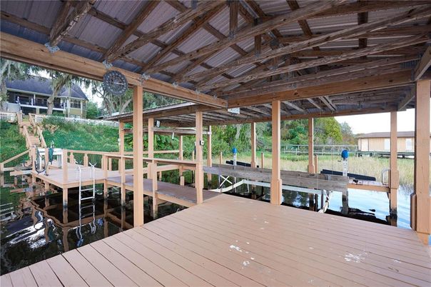Exterior, Lake