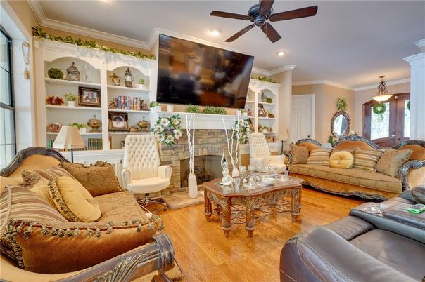 Fireplace, Interior, Living room, Pendant Lights, Recessed Lighting, Wood Texture Flooring