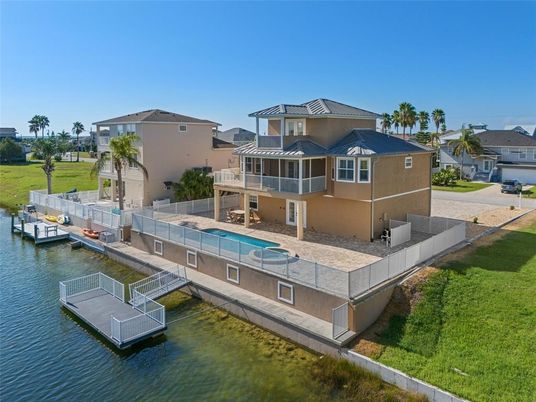 Exterior, Lake