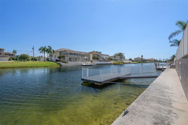 Exterior, Lake