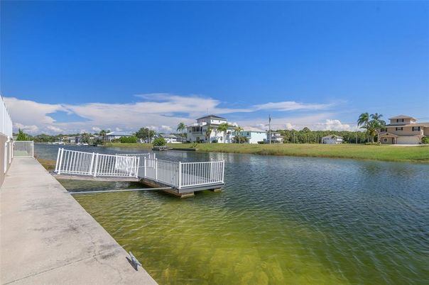 Exterior, Lake