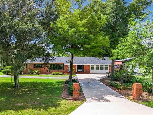 Backyard, Exterior, Facade, Brick Facade, Ranch