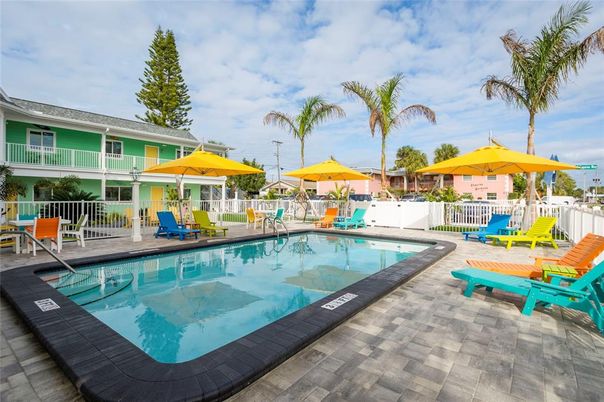 Exterior, Pool
