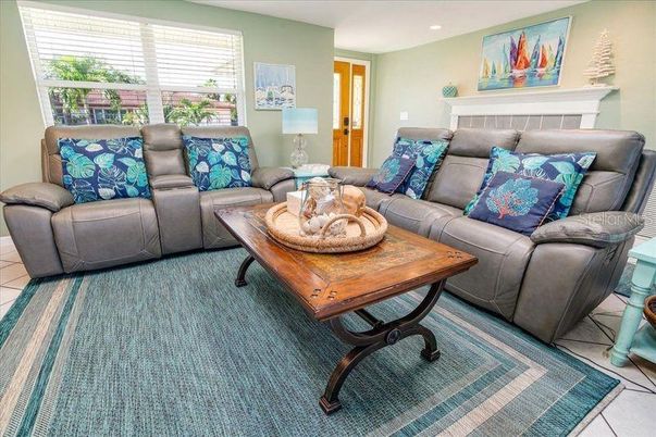 Fireplace, Interior, Living room, Recessed Lighting